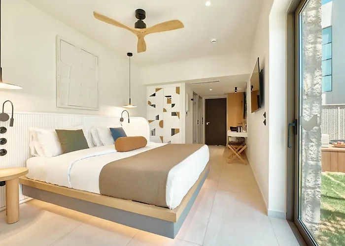 Hotel Paralos Kosta Alimia 5*