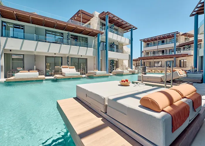 Paralos Kosta Alimia فندق خيرسونِسوس