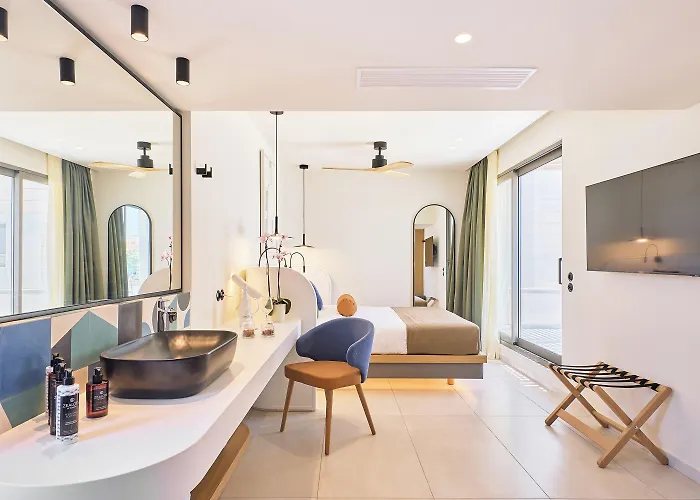 Paralos Kosta Alimia